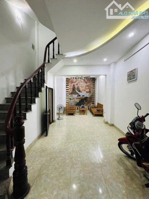 Bán nhà Trần Cung, 38m x 5 tầng, dân xây ở sướng, lô góc thoáng sáng, gần công viên