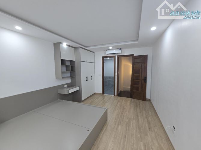 Bán nhà Xuân Đỉnh, 39m x 5 tầng, ngõ 3,9m, lô góc thoáng sáng, hàng xóm Ngoại Giao Đoàn