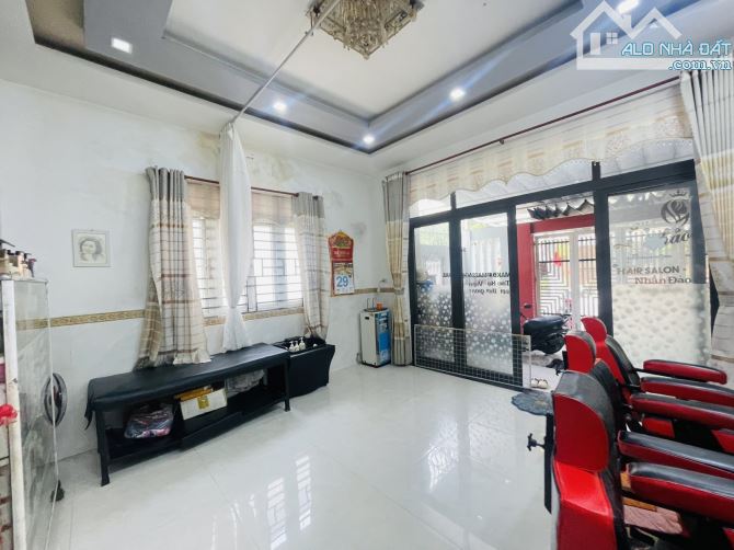 Bán nhanh căn nhà 3tầng 3mê xách vali vào ở ngay -Thanh Khê _Đà Nẵng  _Dt 95m2(5×18.5)