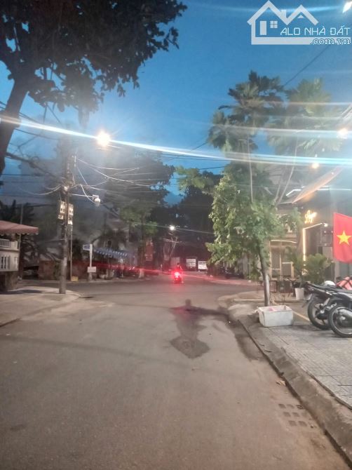 NHÀ MẶT TIỀN GIÁ TỐT HẢI CHÂU - BÁN ĐẤT TẶNG NHÀ GÁC LỬNG