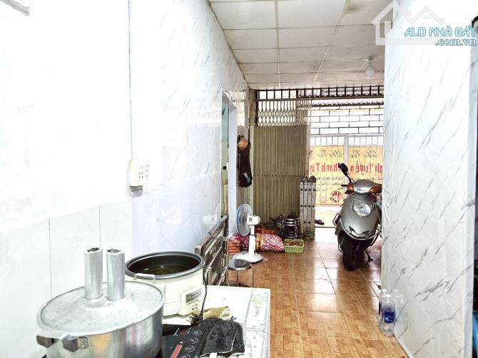 Bán nhà mặt tiền hẻm hơn 4m đường Lê văn Lương giá cực tốt nhanh mới kịp khách ơi.