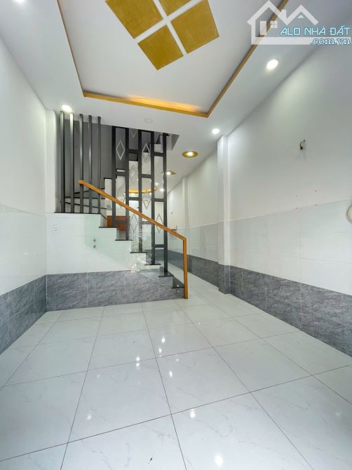 Q6 - GẦN TRƯỜNG CẤP 1-2-3 - CHỢ PHÚ ĐỊNH - 3PN - HẺM XE HƠI - SHR - 40M2 - 3 TẦNG - 5,2TỶ