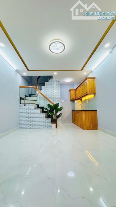 NHÀ HIẾM DIỆN TÍCH LỚN HẺM CMT8 QUẬN 10, DT: 7.14 X 16.52M, KC: TRỆT 1 LẦU, GIÁ: 16 TỶ