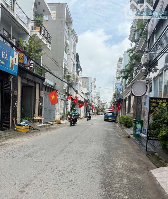 Vị Trí KD Chợ 26 Tháng 3 Nhà 3Tầng BTCT 109m2 (4x27m) Đường 8m Thông Sang Aoen Celadon Tân