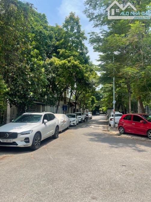 Bán biệt thự làng việt kiều châu âu Hà Đông khu biệt thự vip dân trí cao an ninh tuyệt đối