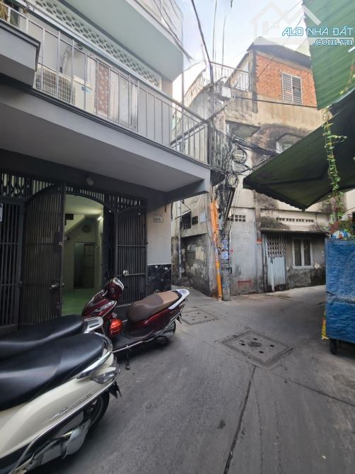BÁN GẤP NHÀ HẺM BA GÁC THÔNG TỨ TUNG, HÒA HƯNG, QUẬN 10 , 2 LẦU CHỈ NHỈNH 3TỎI