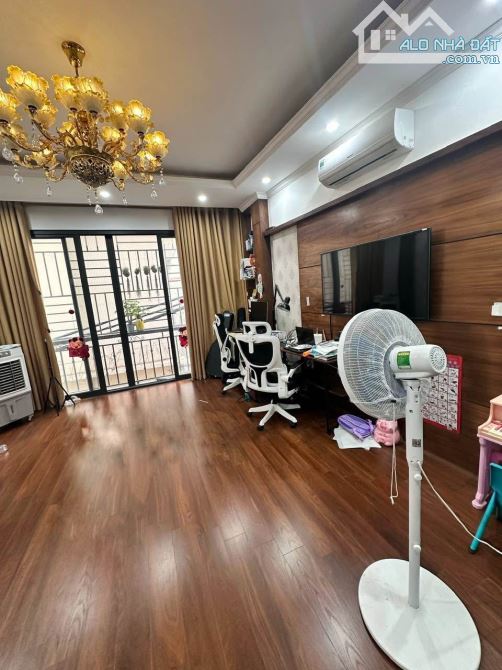 Bán Gấp Nhà Kim Giang – Ô Tô Đỗ Cổng, 48m2, Full Nội Thất Mới Đẹp Ở Ngay giá 9.82 Tỷ