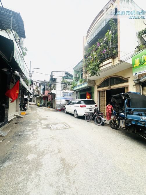 Bán gấp nhà 3 tầng Ni Sư Huỳnh Liên,Tân Bình, sầm uất 5PN, đủ công năng, sổ riêng chỉ 5 tỷ