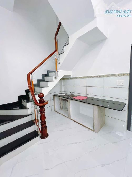 SÁT MẶT TIỀN VĨNH KHÁNH  HOÀNG DIỆU VIP Q4  NGANG 3.5 X 4 TẤM CÓ 5 TỎI