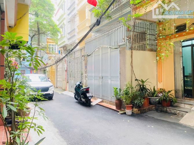 Bán nhà Ng Trãi Ngã Tư Sở ô tô đỗ cửa - 45m 4 tầng giá 11.X tỉ - cực rộng thoáng, ở ngay