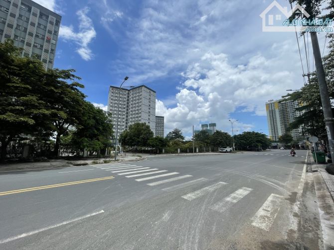 BÁN LÔ ĐẤT HIẾM LƯƠNG ĐÌNH CỦA LÀNG ĐẠI HỌC QUỐC GIA