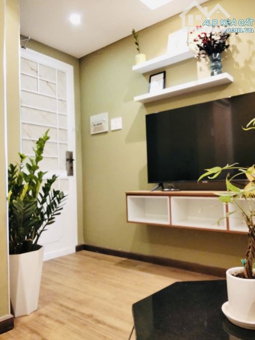 GÕ CỬA KÈO THƠM CC SỐ 1 TÔN THẤT  THUYẾT - VỊ TRÍ Ở NGAY BẾN VÂN ĐỒN GIÁP QUẬN 1 HIỆN TẠI