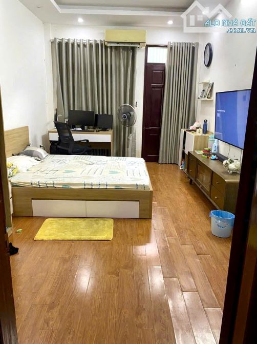 NHÀ ĐẸP 5 TẦNG DÂN XÂY - NGUYỄN NGỌC VŨ - NGÕ THÔNG RỘNG THOÁNG - CỰC HIẾM NHÀ BÁN