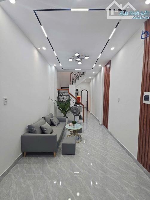 Bán nhà mặt tiền Trần Thủ Độ, Tân Phú, 2 tầng, 3 phòng ngủ, giá nhỉnh 4.x tỷ