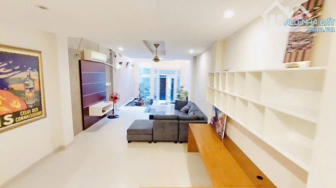 LÊ LAI QUẬN 1 - PHONG CÁCH PHƯƠNG TÂY SANG TRỌNG - 6 TẦNG - 5 PN - CHỈ 30M RA MẶT TIỀN