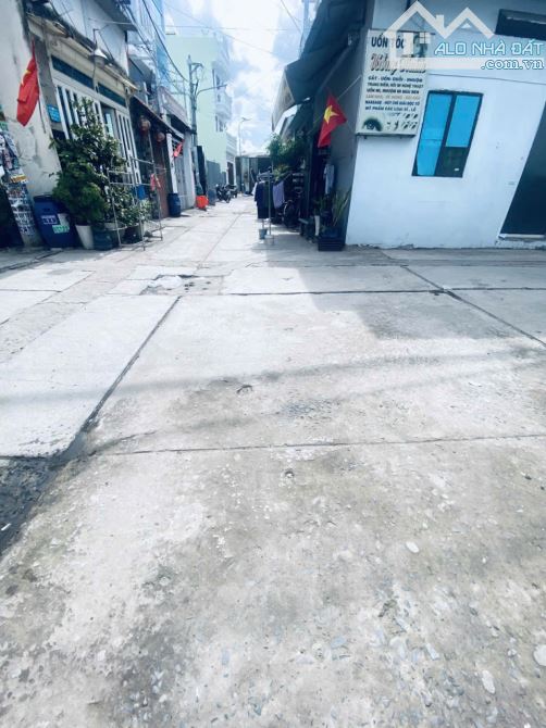 Gấp Bán nhà ngay chợ Bình Thành hẻm 6m thông xe hơi ngủ nhà 116m2-trệt lửng Nhỉnh 5 tỷ