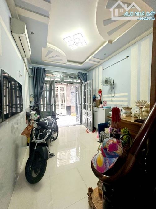 Siêu phẩm nhà đẹp 3 tầng BTCT ở ngay, Trương Đình Hội, 39m2, tặng toàn bộ NT cao cấp, SHR