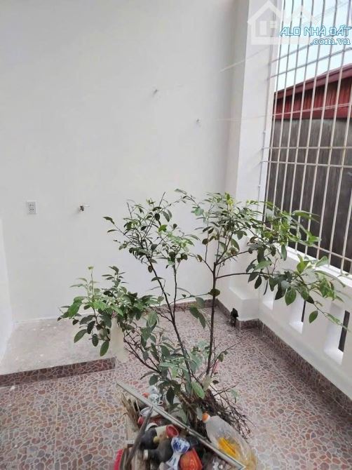 Cho thuê nhà ngõ Trại Lẻ , 3 tầng