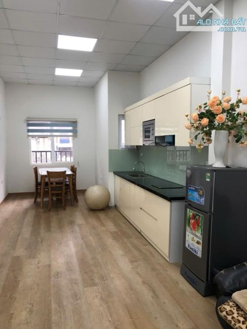 Biệt thự Kim Mã Ba Đình, 98m2x4T, MT 9.5m, ô tô đỗ cửa, thang máy, kinh doanh đỉnh