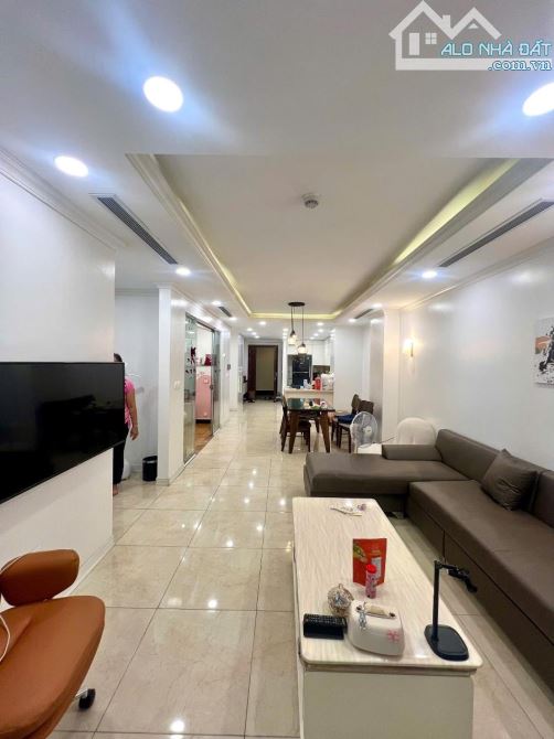 Hiếm Bán - Chung Cư Hoàng Cầu - Đống Đa - Dt: 113m2/3PN/2WC*nhỉnh 15 tỷ