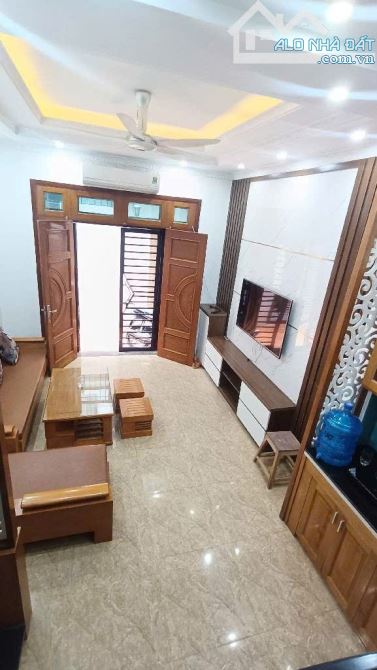 THẠCH BÀN.LONG BIÊN _ NHÀ MỚI 5 TẦNG_50M RA MẶT NGÕ Ô TÔ TRÁNH_MẶT TIỀN 3,8M_GIÁ 5 TỶ 95