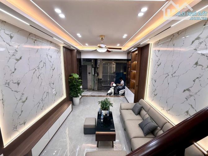 Cổ Nhuế siêu vip, Lô góc, ô tô qua nhà, 43m 4 tầng, full nội thất, giá 7,7 tỷ