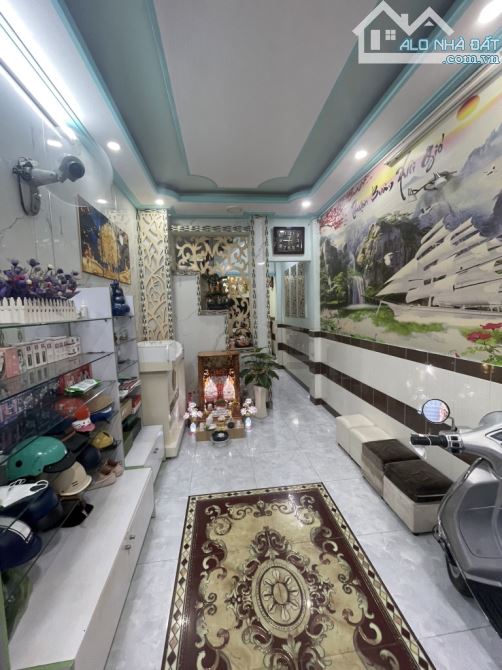 Quận 8,bông sao,nhà 3 tầng, hẻm ba gác ,81m2,nhỉnh 5,x tỷ