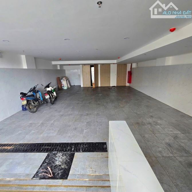 BÁN TÒA NHÀ VP CẦU DIỄN, BẮC TỪ LIÊM - 152M² x 8T CÓ HẦM - MT 8M - DÒNG TIỀN 150TR/TH