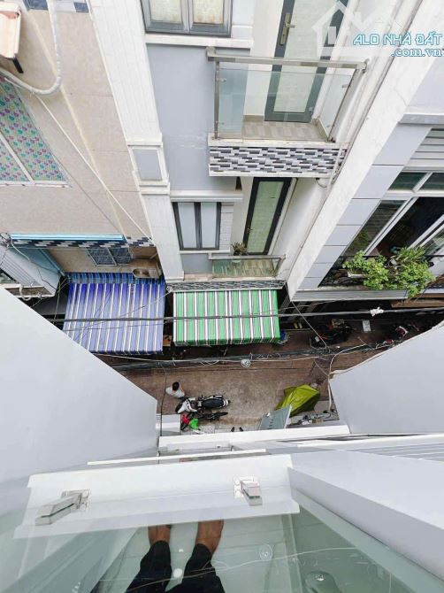 SÁT MẶT TIỀN VĨNH KHÁNH  HOÀNG DIỆU VIP Q4  NGANG 3.5 X 4 TẤM CÓ 5 TỎI - 11