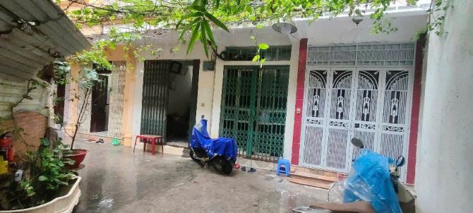 Tôn Đức Thắng - Nhà dân xây chắc chắn - Ngõ nông - Gần phố - Cách ô tô 30m - Ba gác đỗ cửa - 1