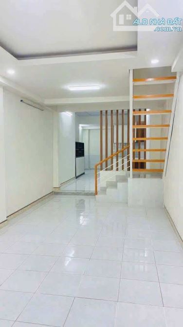 Cho thuê nhà 2 tầng hẻm đẹp to gần chợ nhỏ hiệp Phú Q9 - 1
