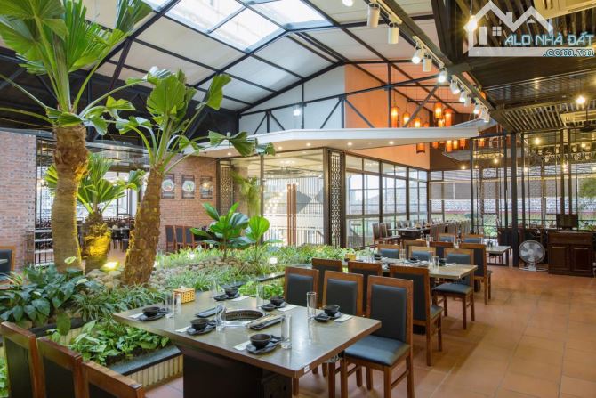 HÀNG MÃ - Toà nhà Mặt phố 200m2 6 tầng MT 17m - Lô góc - Vỉa hè - KD đỉnh - 1