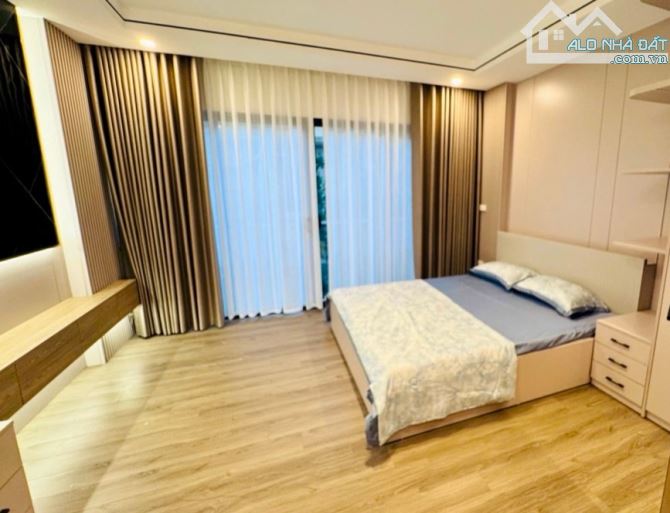 Bán nhà 6 tầng view đẹp Việt Hưng - Hoa Lâm - 1