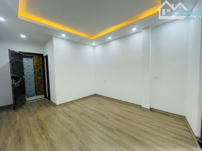 Bán nhà phố Trung Phụng 8,5 tỷ thang máy, mặt tiền rộng - 1