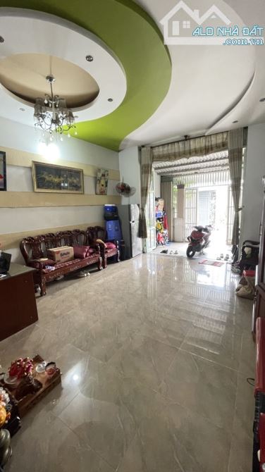 BÁN NHÀ TRỊNH THỊ MIẾNG - Ô TÔ NGỦ TRONG NHÀ - 90m2. 2 tầng. HXT TRÁNH. HƠN 4 TỶ - 1
