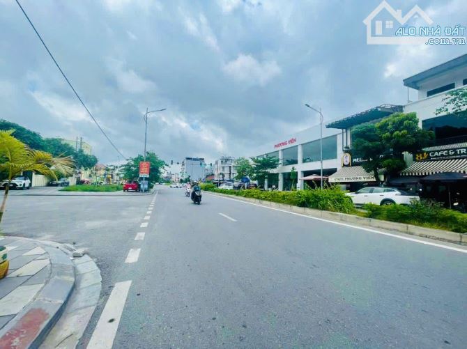 Bán đất tặng nhà cũ mặt đường Lê Quang Đạo đối diện Đại Học Y - 66m2 - Đường 25m - 1