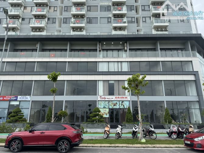 Shophuose 4 Tầng mặt tiền Tố Hữu