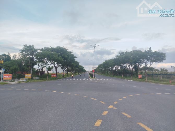 CHÀO BÁN LÔ ĐẤT GÓC GẦN BIỂN TÂN TRÀ GIÁ ĐẦU TƯ. - 1