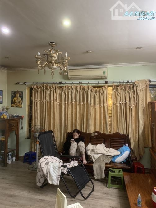 Nhà phố Nguyên Hồng, Đống Đa, 36m2 x 5 tầng, mặt tiền 5,2m, phân lô ô tô, kinh doanh! - 1