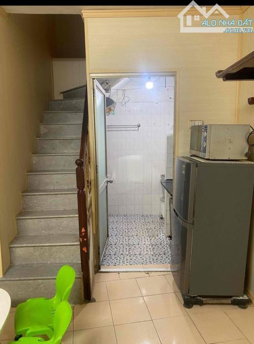 Cho thuê nhà ngõ Thanh Nhàn, 26m2 x 2.5 tầng 2 ngủ, 2 vệ sinh, 7 Tr ở gđ, nhóm đi làm - 1
