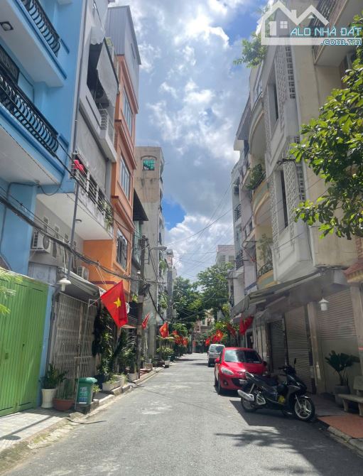 NHÀ ĐẸP 5 TẦNG, THANG MÁY, KHU HIẾM - HXT NGUYỄN HỒNG ĐÀO - 102m2 - 1