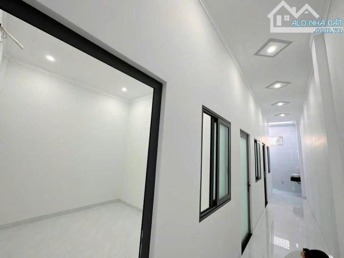 BÁN GẤP NHÀ CẤP 4 SÂN SÂN XE HƠI SỔ RIÊNG THỔ CƯ 100% NGAY TRẠM THU PHÍ BỬU LONG - 1