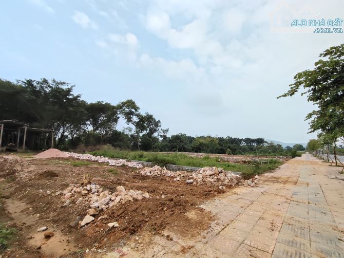 BÁN LÔ ĐẤT 235M BÁM TRỤC CHÍNH KINH DOANH CỔNG VÀO KCN 213HA LƯƠNG SƠN - 1