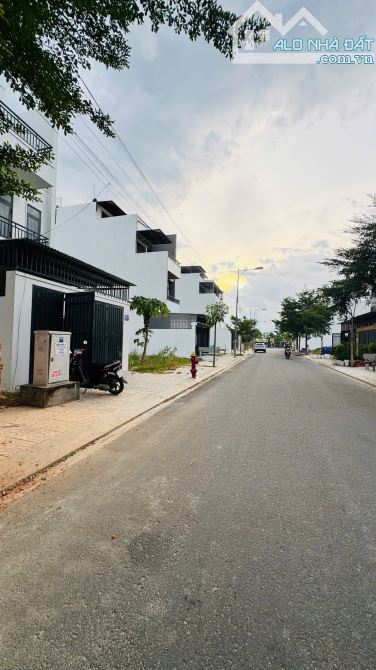 992-BÁN NHÀ 3 TẦNG MỚI XÂY ĐƯỜNG RỘNG 12m MỸ GIA, VĨNH THÁI CHỈ 7,5TỶ - 1