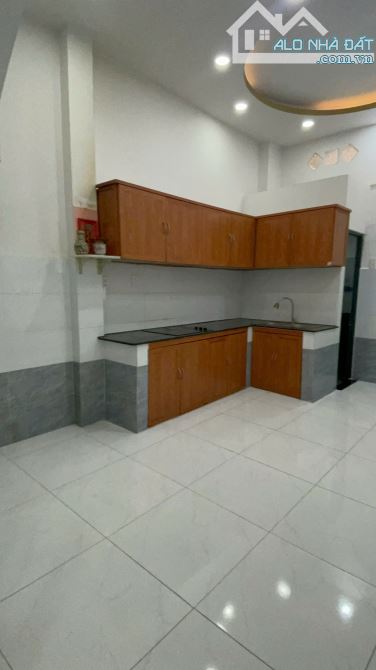 Q6 - GẦN TRƯỜNG CẤP 1-2-3 - CHỢ PHÚ ĐỊNH - 3PN - HẺM XE HƠI - SHR - 40M2 - 3 TẦNG - 5,2TỶ - 1