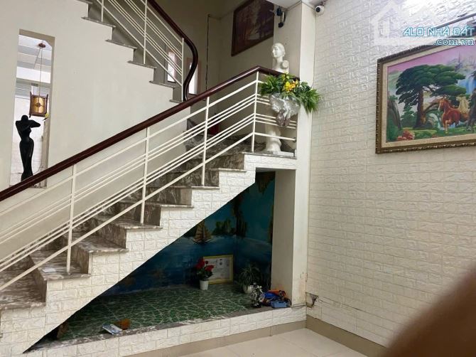 NHÀ 3 TẦNG KIÊN CỐ MẶT TIÊN 5M5 HOÀ CƯỜNG GẦN PHAN ĐĂNG LƯU - 1