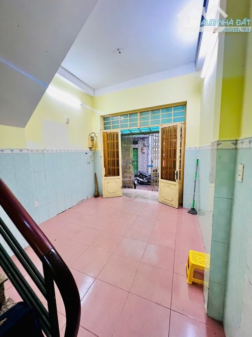 Bán gấp nhà 3 tầng Ni Sư Huỳnh Liên,Tân Bình, sầm uất 5PN, đủ công năng, sổ riêng chỉ 5 tỷ - 1
