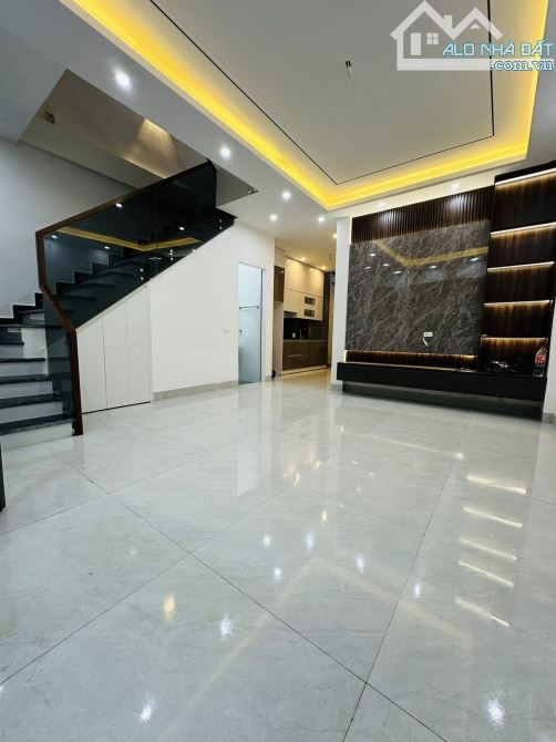 CĂN NHÀ  NGÕ KHU VỰC LÊ HỒNG SƠN = THÔNG RA KHU QUÂN NHÂN - 1