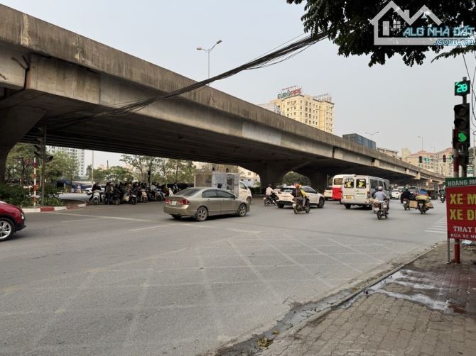 BÁN GẤP TOÀ NHÀ CĂN HỘ DỊCH VỤ NGHIÊM XUÂN YÊM CẦU DẬU  25M RA MẶT PHỐ - 1