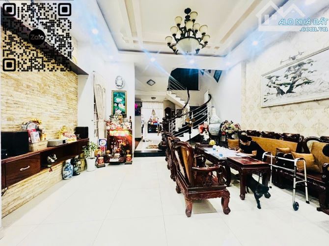 Khu Tên Lửa - 4 tầng - 250m² (ngang 8m) - 5PN - Gara ôtô - nội thất xịn - 1